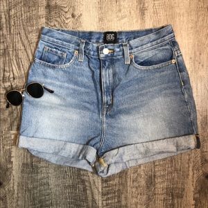 😍SOLD - UO BDG “Mom” High-Rise Shorts 😍